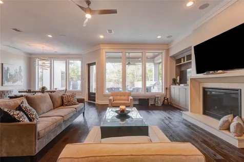 2111 Saxon Drive Houston TX 77018