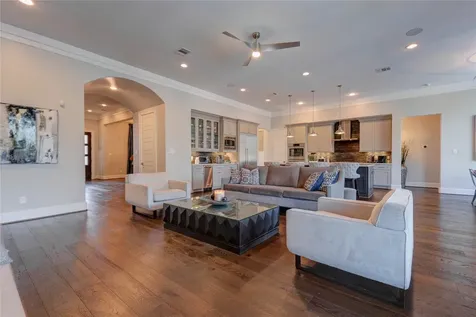 2111 Saxon Drive Houston TX 77018