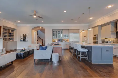2111 Saxon Drive Houston TX 77018