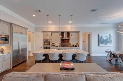 2111 Saxon Drive Houston TX 77018