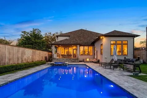 2111 Saxon Drive Houston TX 77018