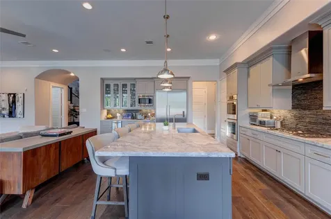 2111 Saxon Drive Houston TX 77018