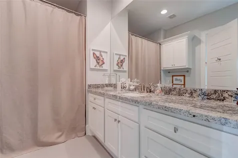 2111 Saxon Drive Houston TX 77018