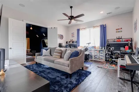 2111 Saxon Drive Houston TX 77018