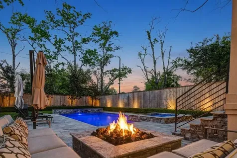 2111 Saxon Drive Houston TX 77018