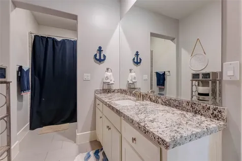 2111 Saxon Drive Houston TX 77018
