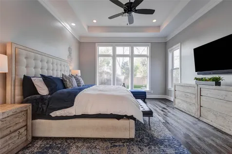 2111 Saxon Drive Houston TX 77018