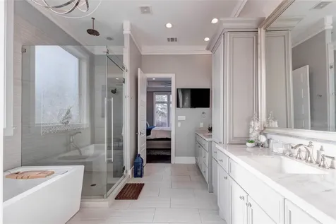 2111 Saxon Drive Houston TX 77018