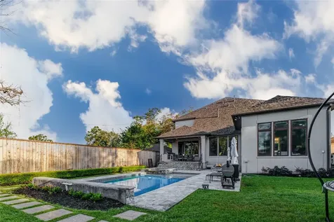 2111 Saxon Drive Houston TX 77018