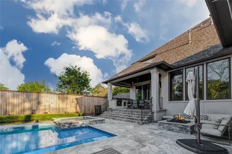 2111 Saxon Drive Houston TX 77018