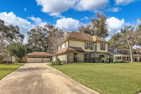 137 Arrowwood Street Lake Jackson TX 77566