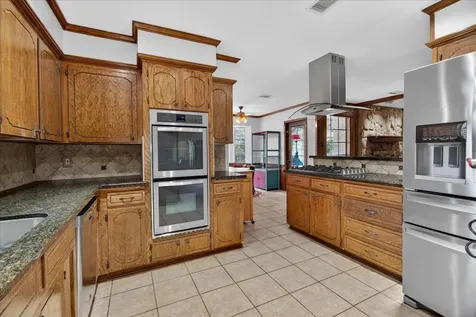 137 Arrowwood Street Lake Jackson TX 77566