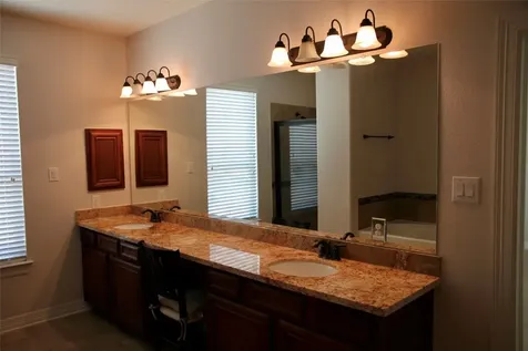 28 W Oaks Drive Houston TX 77058