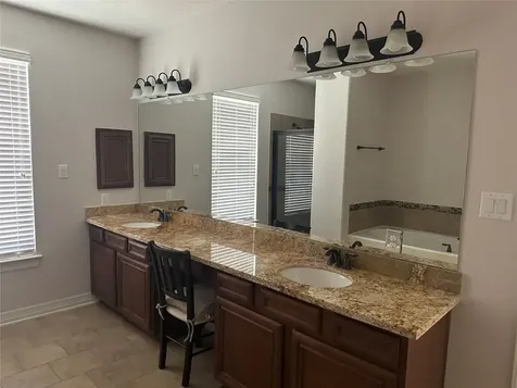 28 W Oaks Drive Houston TX 77058