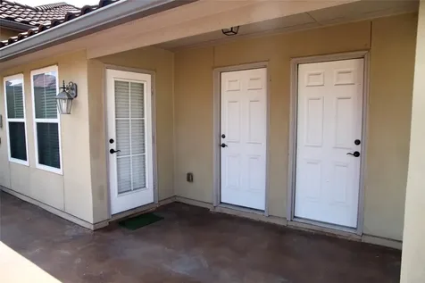 28 W Oaks Drive Houston TX 77058