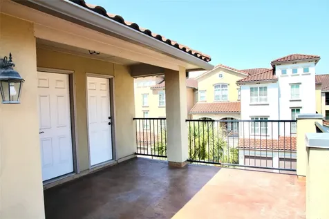 28 W Oaks Drive Houston TX 77058