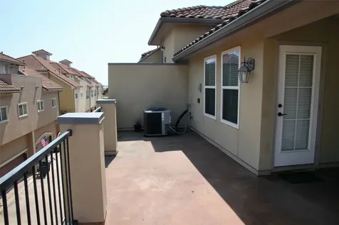28 W Oaks Drive Houston TX 77058