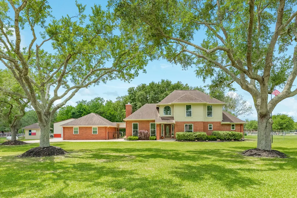 5620 County Road 166 Alvin TX 77511