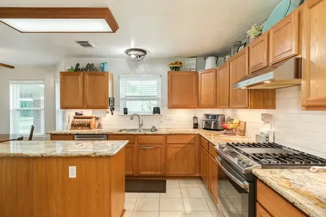 5620 County Road 166 Alvin TX 77511