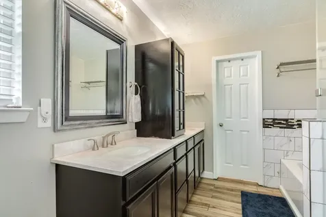 5620 County Road 166 Alvin TX 77511