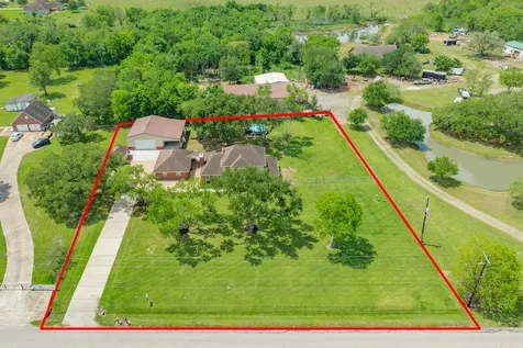 5620 County Road 166 Alvin TX 77511