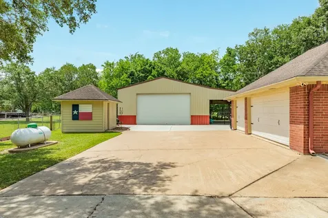 5620 County Road 166 Alvin TX 77511