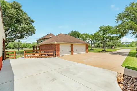 5620 County Road 166 Alvin TX 77511