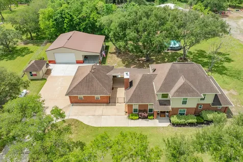 5620 County Road 166 Alvin TX 77511