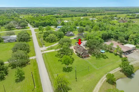5620 County Road 166 Alvin TX 77511