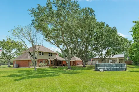 5620 County Road 166 Alvin TX 77511
