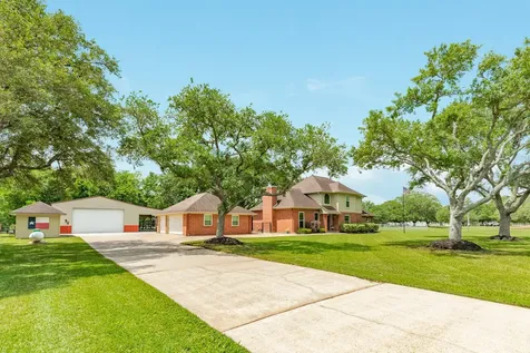 5620 County Road 166 Alvin TX 77511