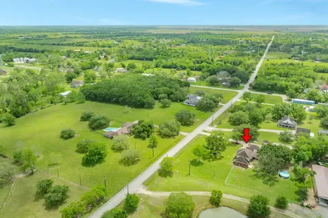 5620 County Road 166 Alvin TX 77511