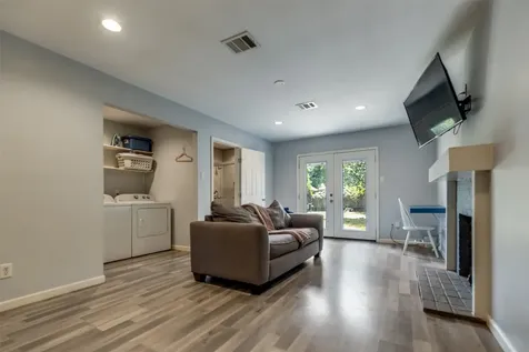 2007 Hewitt Drive Houston TX 77018