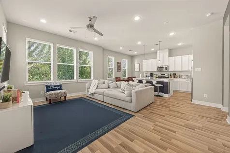 6744 Del Rio Street Houston TX 77021