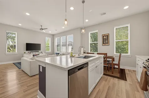 6744 Del Rio Street Houston TX 77021