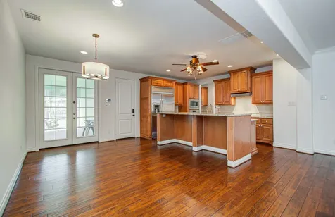 6621 N Main Street Houston TX 77009