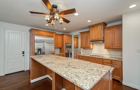6621 N Main Street Houston TX 77009