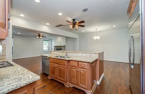 6621 N Main Street Houston TX 77009