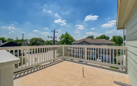 6621 N Main Street Houston TX 77009
