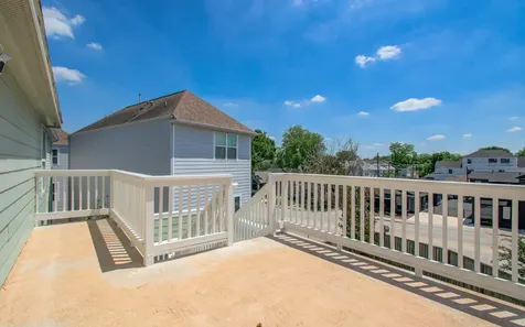 6621 N Main Street Houston TX 77009