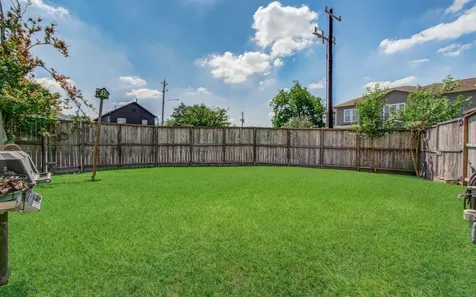 6621 N Main Street Houston TX 77009