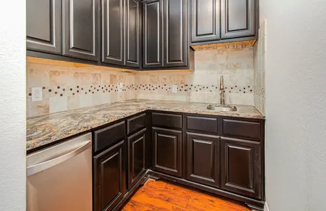 6621 N Main Street Houston TX 77009