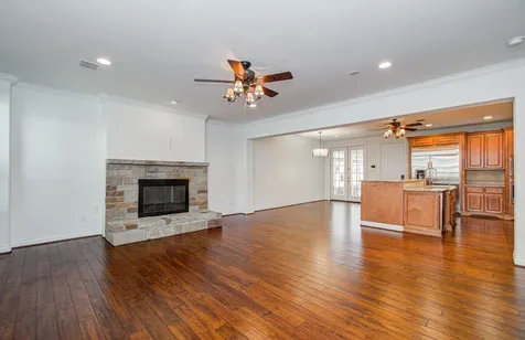 6621 N Main Street Houston TX 77009