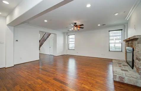 6621 N Main Street Houston TX 77009