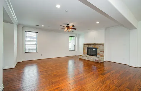 6621 N Main Street Houston TX 77009