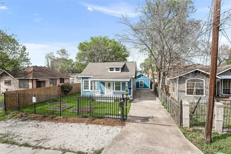 320 Coronado Street A Houston TX 77009