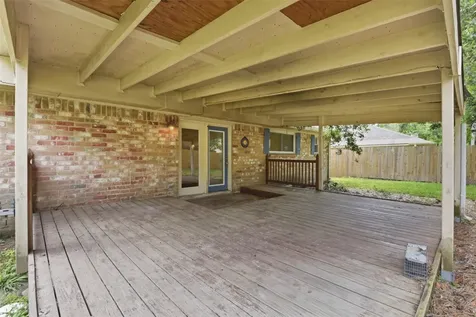 2115 Oak Shores Drive Kingwood TX 77339
