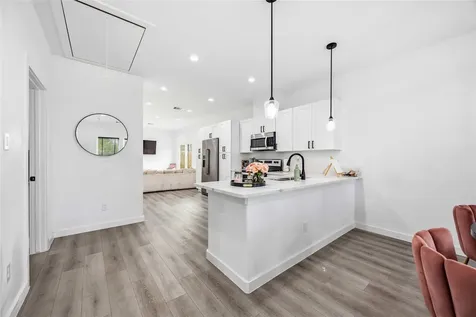 8614 Peachtree Street A Houston TX 77016