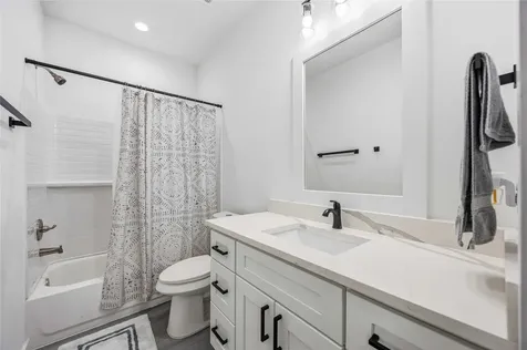 8614 Peachtree Street A Houston TX 77016