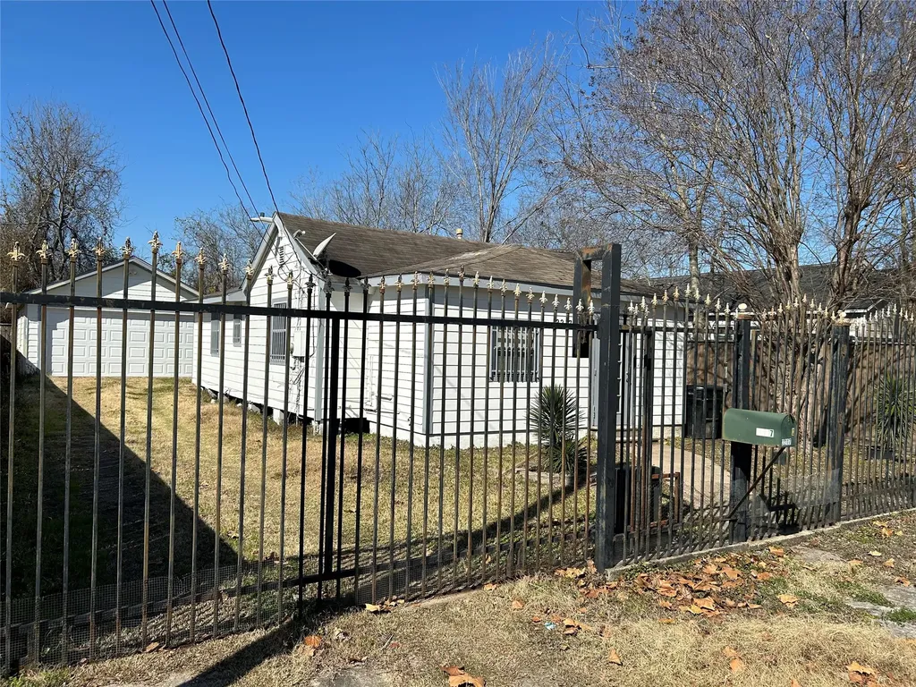 2217 Chew Street Houston TX 77020